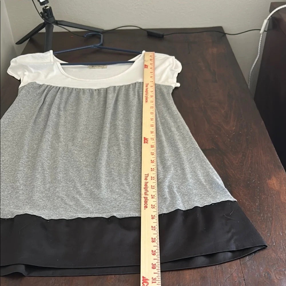 One Clothing Cream and Gray Fitted Tunic Cap Sleeve Top - Picture 6 of 8